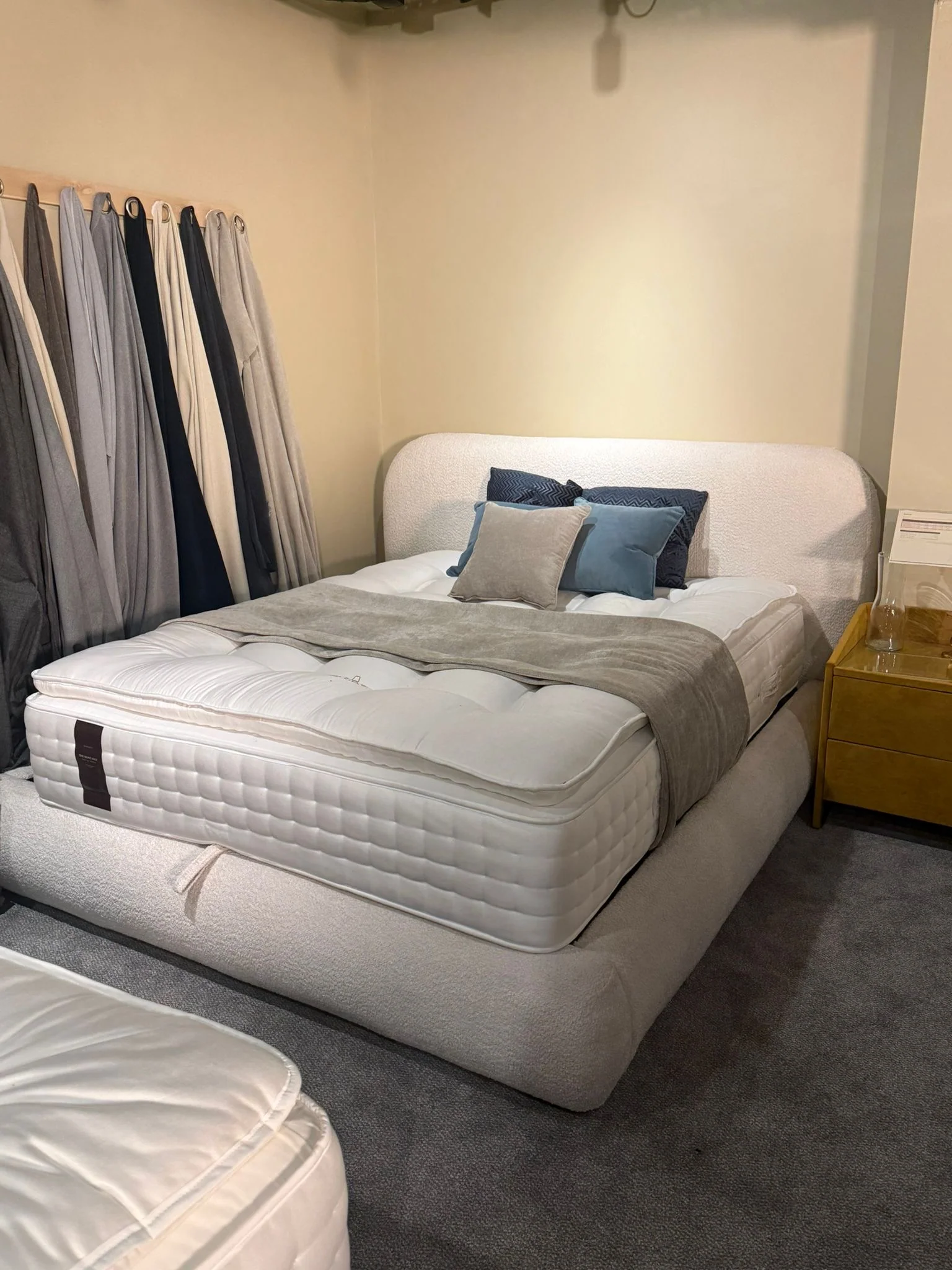 Clearance Ascot 6’0 Super King Teddy Boucle Cream Storage