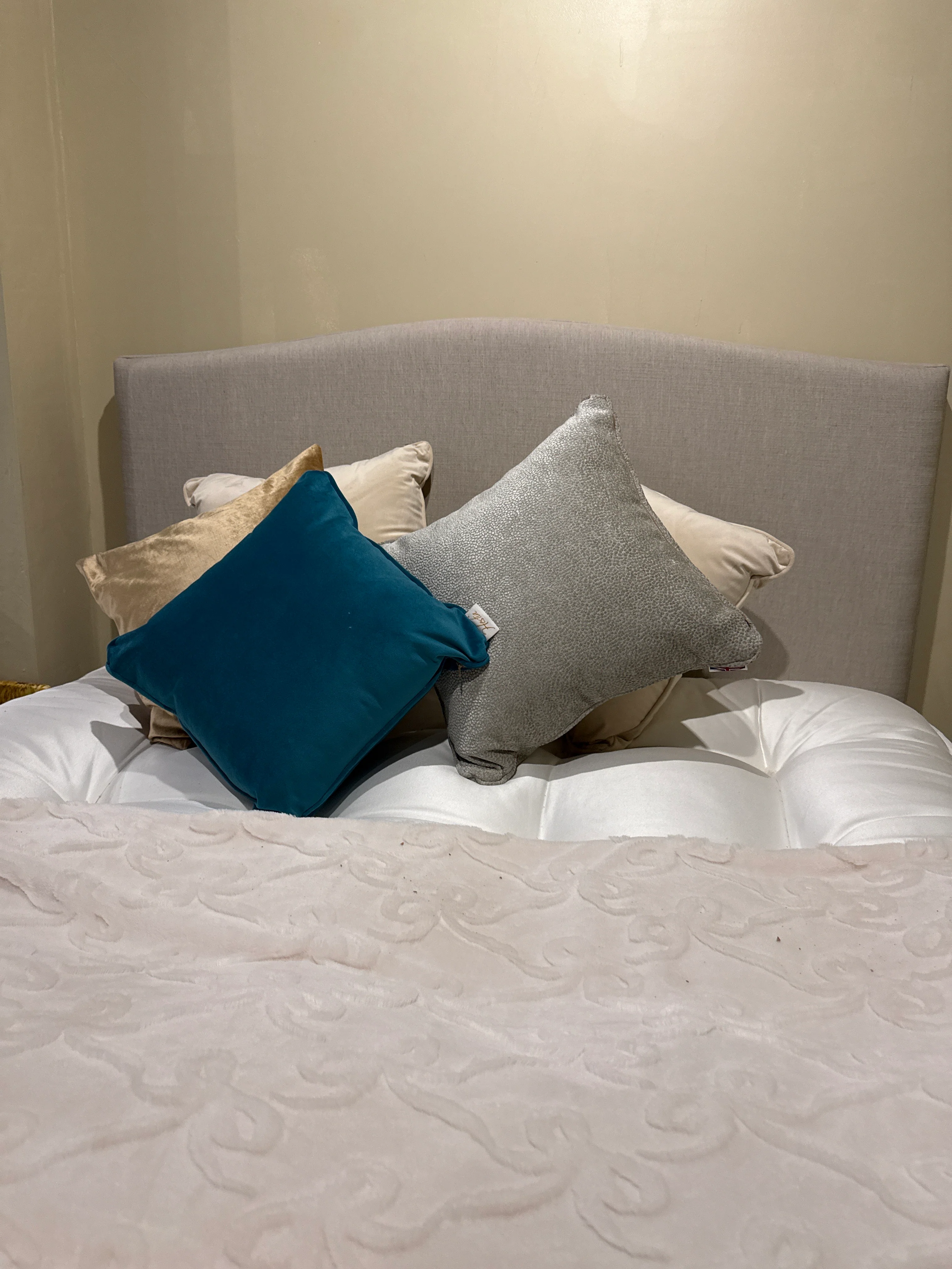 Clearance Snoozer Bed frame 5’0 Siena Dusk Oak Legs